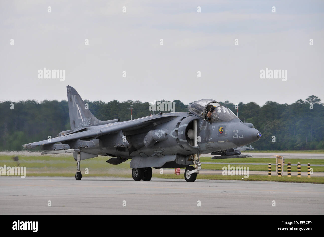L'AV-8B Harrier Jump Jet volant à la MCAS Cherry Point Air Show. Banque D'Images