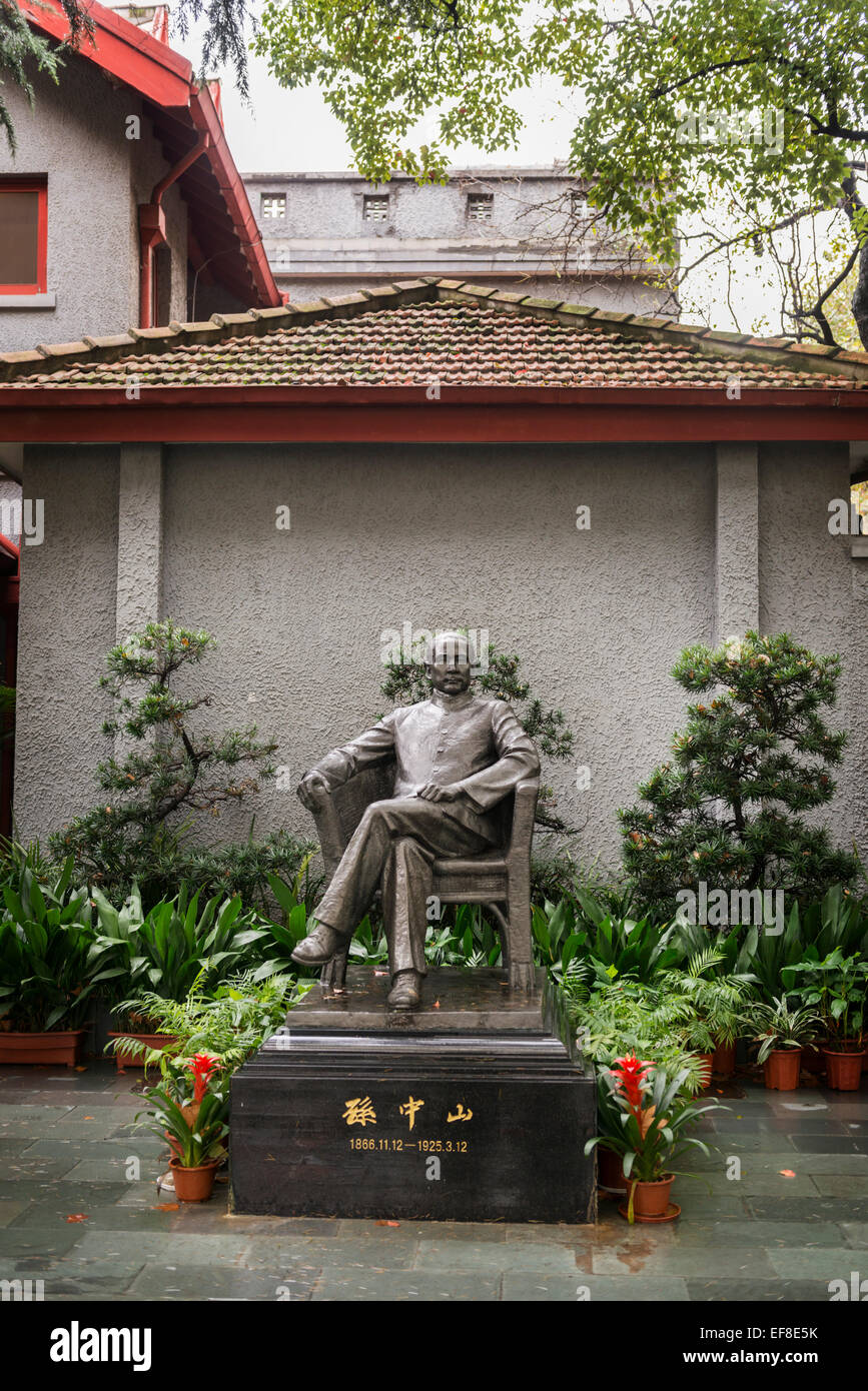 Statue de Sun Yat-sen à un musée de Shanghai, Chine Banque D'Images