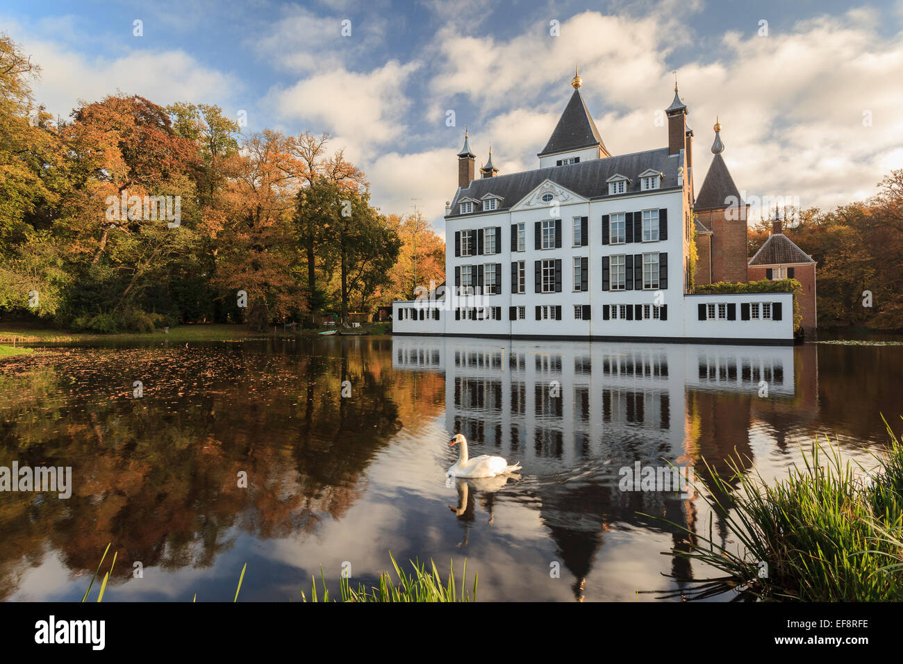 Nederland, Utrecht, Renswoude, vue sur lac et Château Renswoude Banque D'Images