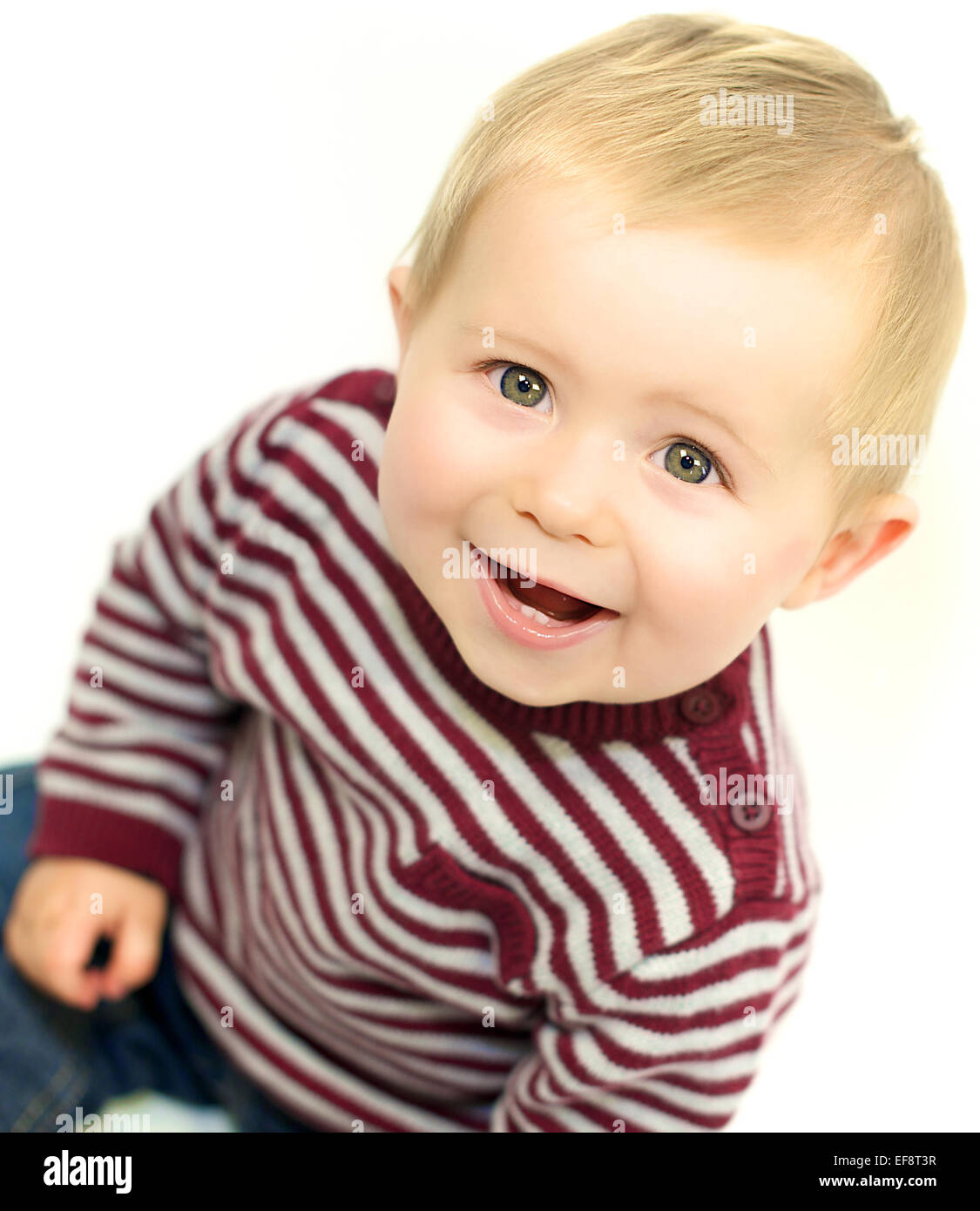 portrait d'un bébé garçon souriant Banque D'Images