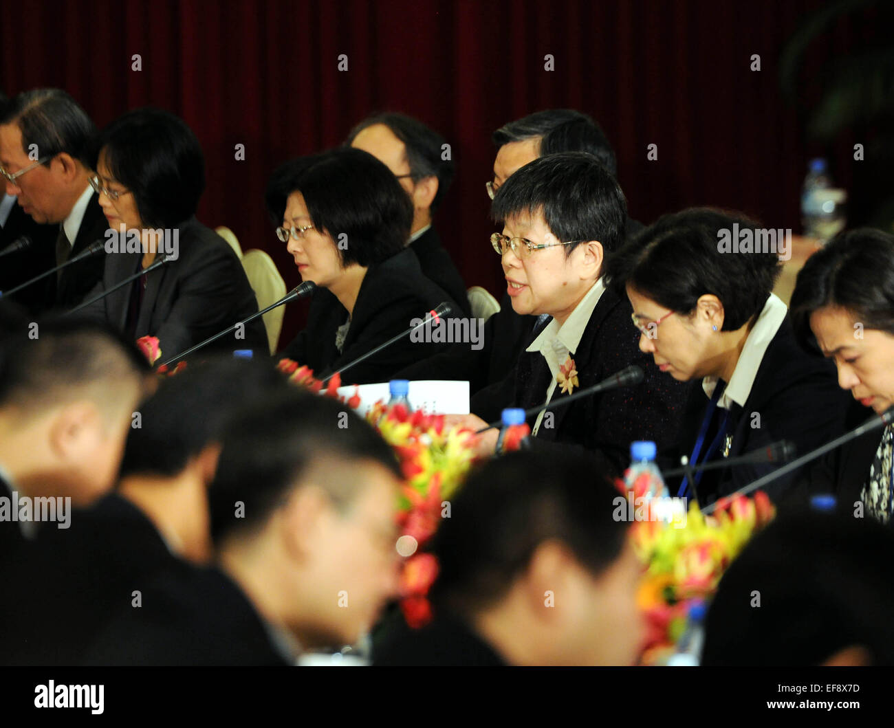 (150129) -- Paris, le 29 janvier 2015 (Xinhua) -- Shih Hui-Fen (3R), vice-président du détroit basée à Taiwan Exchange Foundation (SEF), prend la parole au cours de la septième réunion ordinaire du Comité de coopération économique de Détroit (ECC) à Taipei, Taiwan de la Chine du sud-est, le 29 janvier 2015. La septième réunion ordinaire ECC Détroit a été organisé conjointement par la partie continentale de Chine de l'Association pour les relations à travers le détroit de Taiwan (ARATS) et la SEF à Taipei jeudi. (Xinhua/Shen Hong) (zwx) Banque D'Images