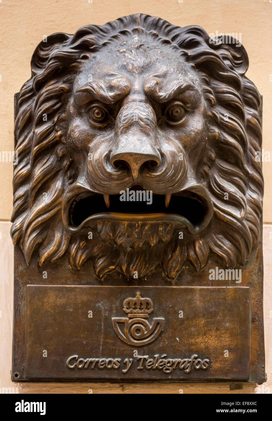 Boîte aux lettres en bronze en forme d'une tête de lion, Correos y Telegraficos, La Havane, Cuba Banque D'Images