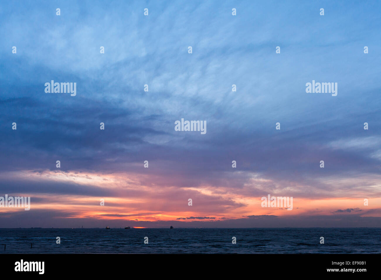 Photographie de paysage à la recherche sur la rivière Humber, prises au mépris général au coucher du soleil. Banque D'Images