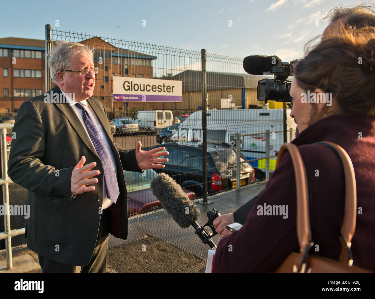 Gloucester, Royaume-Uni. 29 janvier, 2015. Ministre des Transports Patrick McLoughlin fait une visite ministérielle à la gare de Gloucester. Crédit : charlie bryan/Alamy Live News Banque D'Images