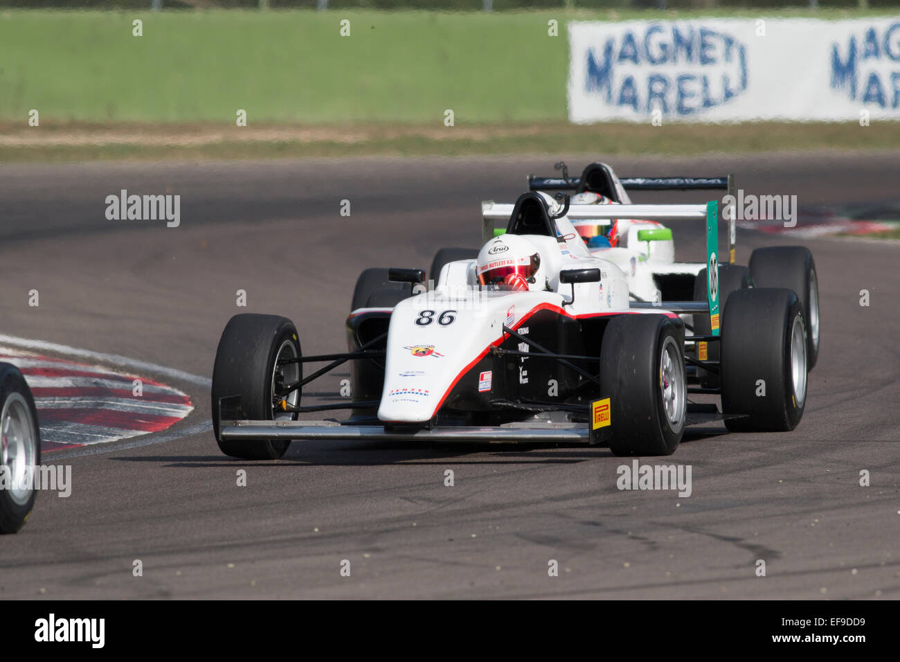 Imola, Italie - 11 octobre 2014 : Une Tatuus F.4 T014 Abarth de Jenzer Motorsport, équipe entraînée par Al Khalifa Ali (BHR) Banque D'Images