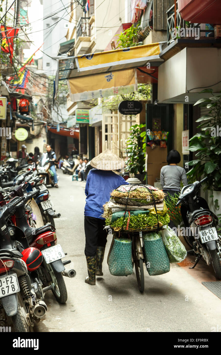 Scène de rue, vieux quartier (aka le 36 rues), Hanoi, Vietnam Banque D'Images