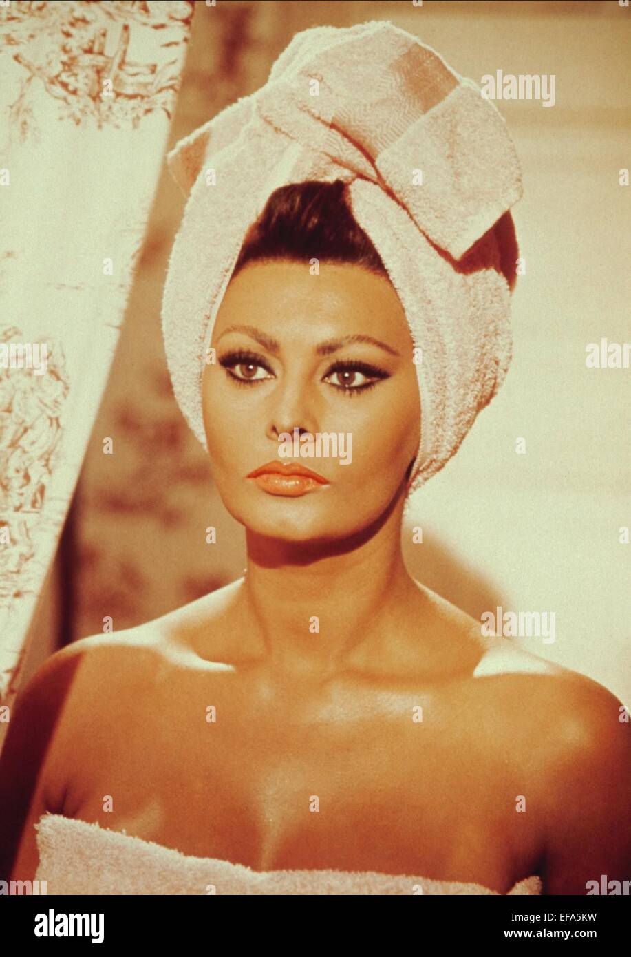 Arabesque 1966 Sophia Loren Banque d'image et photos - Alamy