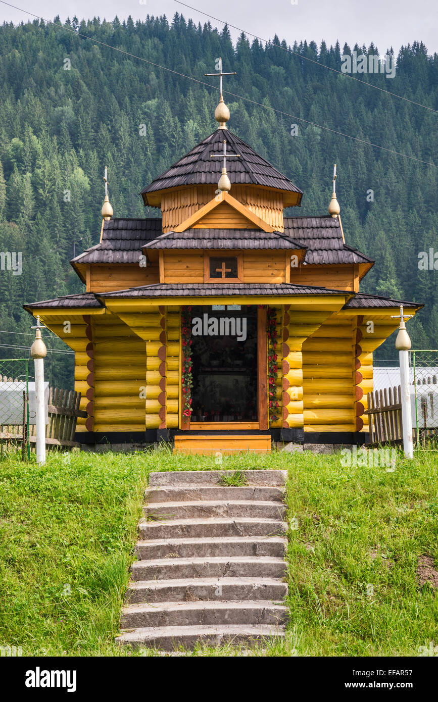 Chapelle Catholique grecque près de ville de Verkhovyna, Carpates, Région Hutsul, Pokuttya, Prykarpattia Région, l'Ukraine Banque D'Images