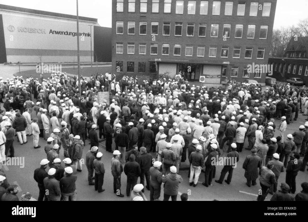 Syndicat IG Metall insiste sur sa demande pour une augmentation de salaire avec une grève d'avertissement à Westfalenhuette Hoesch AG en 1988. Photo : le 20 janvier 1988. Banque D'Images
