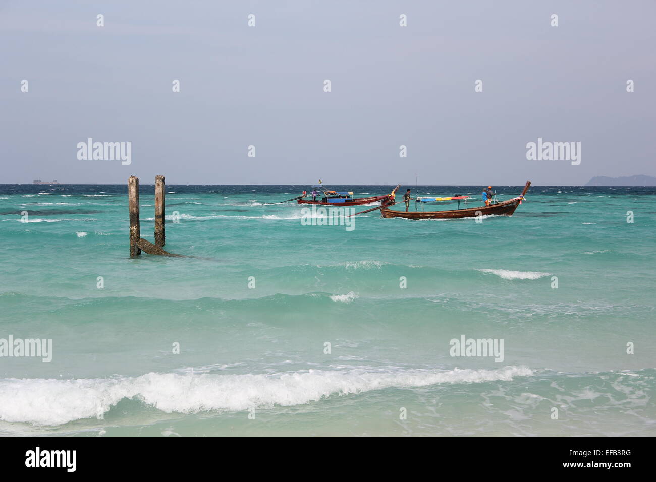 Bateaux à longue queue sur Koh Lipe, Thaïlande. Banque D'Images