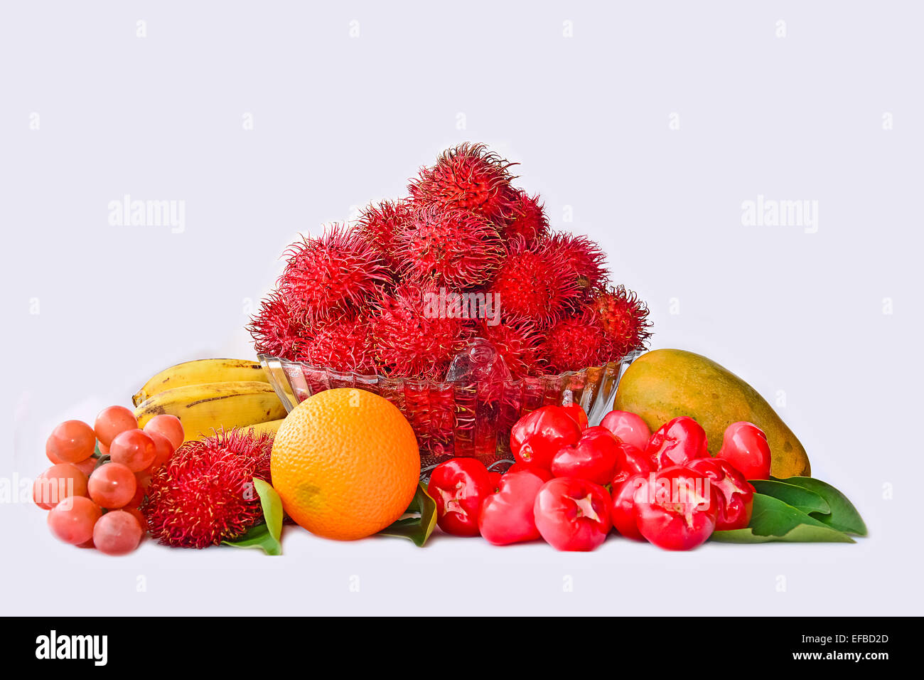 Assortiment de fruits isolé sur fond blanc Banque D'Images