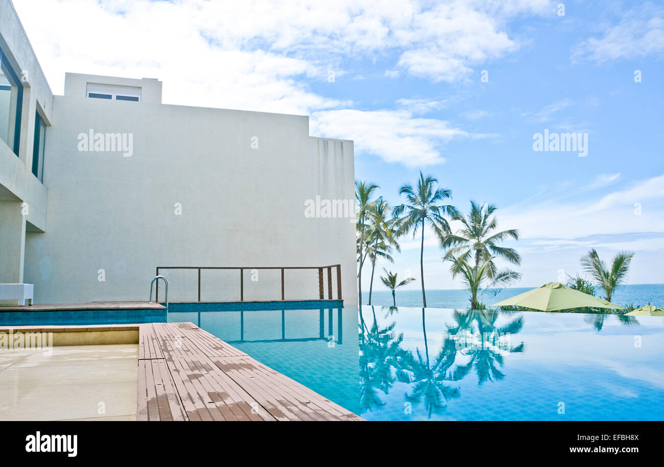 Récifs coralliens Edge Resort And Spa, un hôtel tropical que situé en zone côtière Negambo, Sri Lanka Banque D'Images