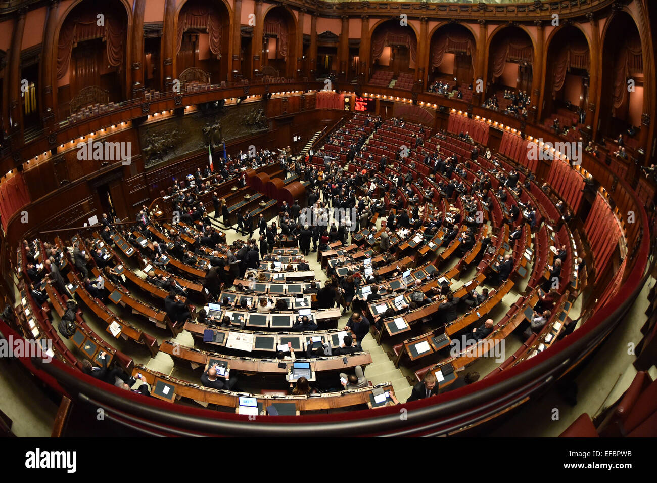 Rome. 30Th Jan, 2015. Photo prise le 30 janvier 2015 montre une vue générale du vote au parlement italien à Rome, Italie. Le parlement italien en séance commune des deux chambres a organisé deux tours de vote non concluant d'élire le nouveau chef de l'état vendredi, comme parties n'ayant pas réussi à atteindre le consensus nécessaire sur un candidat unique. Un quatrième tour de scrutin aura lieu le samedi, et c'est peut-être la plus importante. Credit : Alberto Lingria/Xinhua/Alamy Live News Banque D'Images