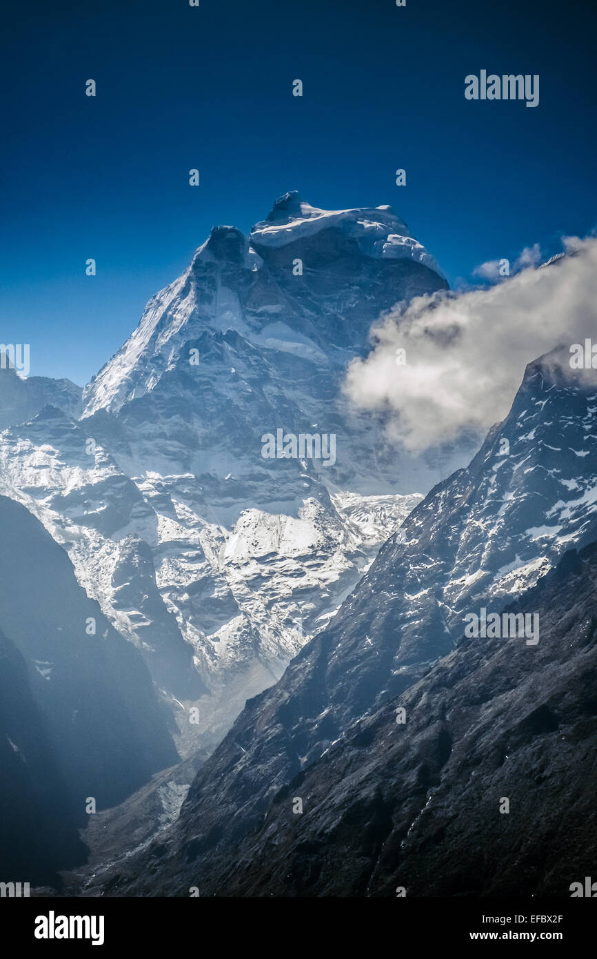 De belles montagnes enneigées Banque D'Images
