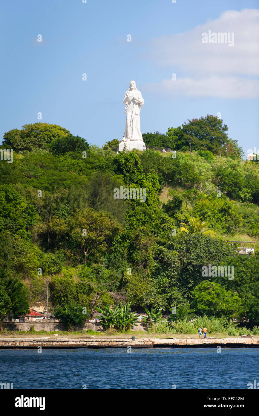 Cuba Vieille Havane Vieja Avenida del Puerto Canal de Entrada statue du Christ - El Christo de Casablanca le marbre Italien Jilma Madra Banque D'Images