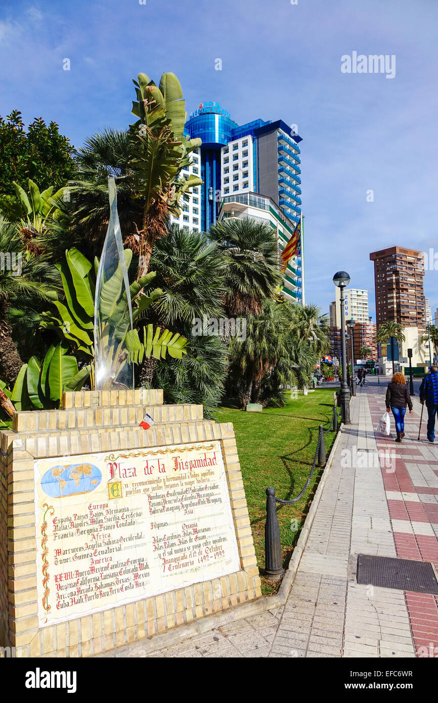 La Plaza de la Hispanidad monument Benidorm, Costa Blanca, Espagne Banque D'Images