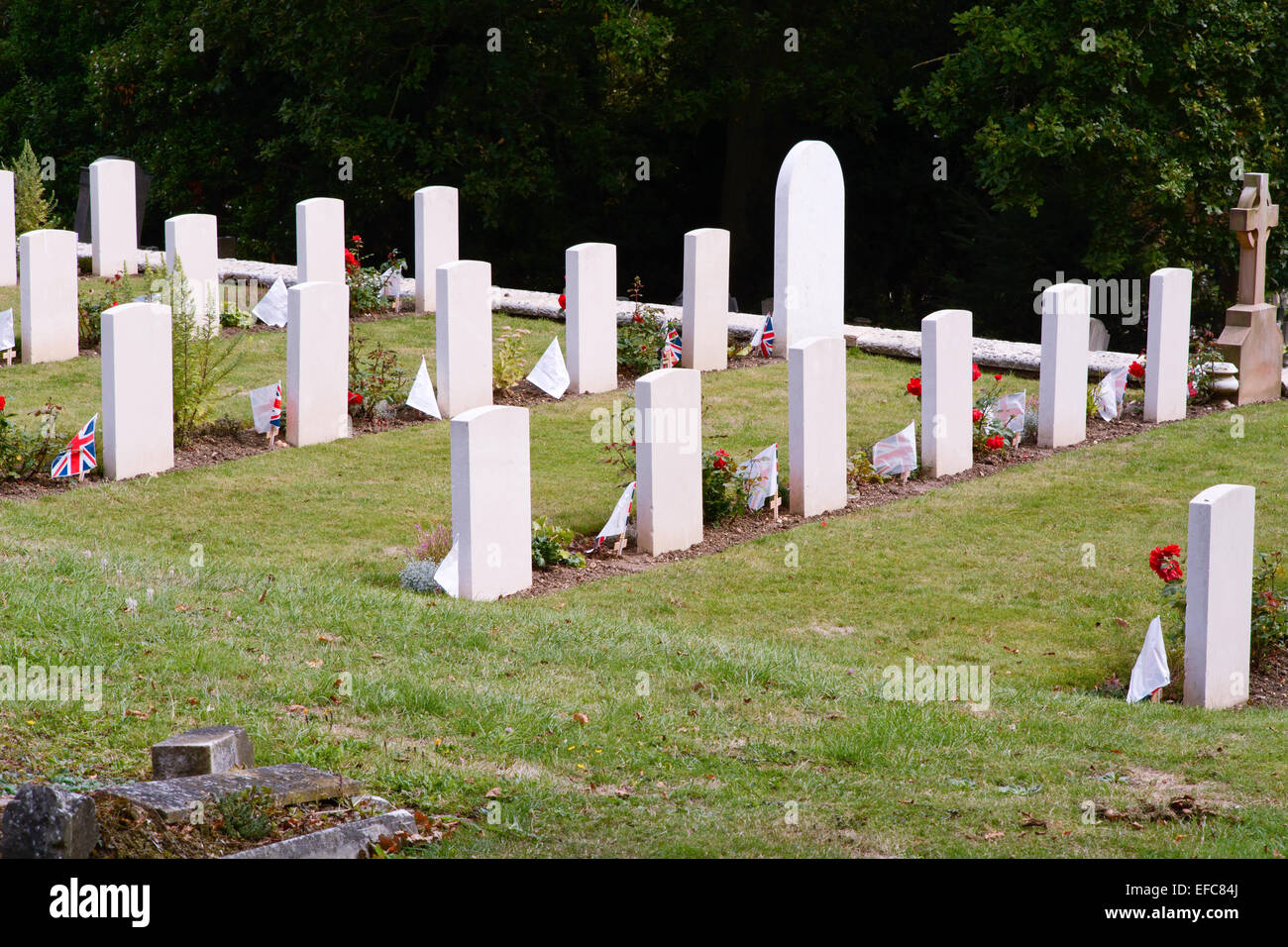 Grande Guerre (1914-1918) soldats tombes avec Union Jack drapeau en cimetière de Bedford, Bedford, Bedfordshire, Angleterre Banque D'Images