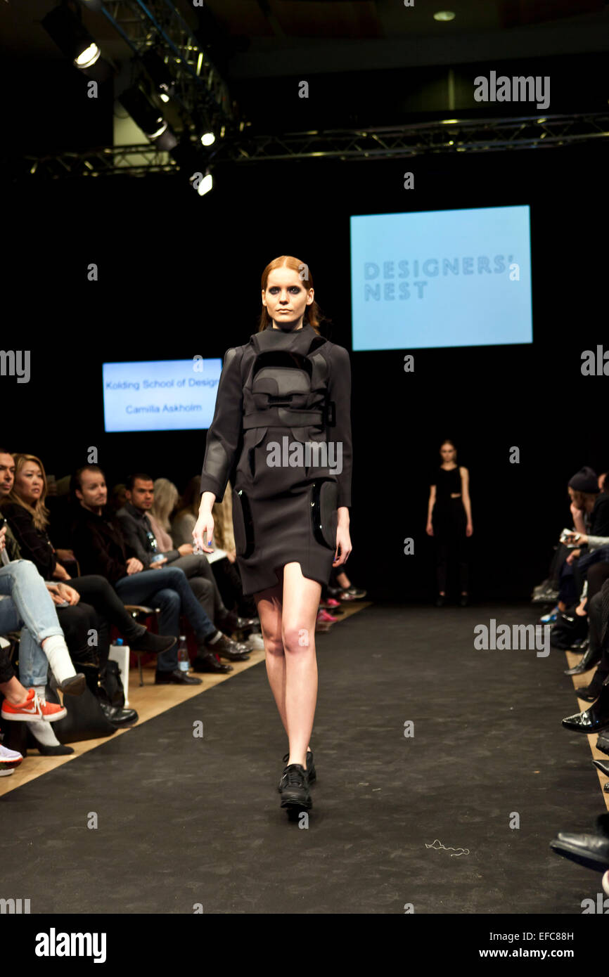 Copenhague, Danemark. 30Th Jan, 2015. Au Nid des designers award show à Copenhague design scandinave les élèves de écoles de mode présente leur meilleurs créations sur la piste. Ici c'est un dessin par Camilla Askholm, École de Design de Kolding, Danemark Crédit : OJPHOTOS/Alamy Live News Banque D'Images