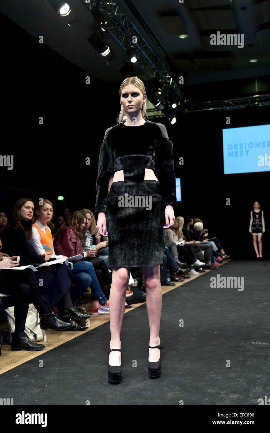 Copenhague, Danemark. 30Th Jan, 2015. Au Nid des designers award show à Copenhague design scandinave les élèves de écoles de mode présente leur meilleurs créations sur la piste. Ici c'est un dessin par Aja Marie Skyum, École de Design de Kolding, Danemark Crédit : OJPHOTOS/Alamy Live News Banque D'Images