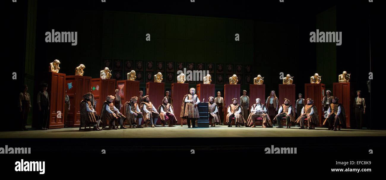 Londres, Royaume-Uni. 30 janvier 2015. Maîtres chanteurs avec James Cresswell au centre. L'opéra de Richard Wagner "Les Maîtres chanteurs de Nuremberg (Die Meistersinger von Nürnberg) est jouée en direct sur scène lors de la répétition générale avec l'English National Opera Music Réalisateur Edward Gardner conduisant l'orchestre et le Chœur de l'ENO. Réalisé par Richard Jones avec avec câbles joué par Gwyn Hughes Jones comme Walter von Stolzing, Rachel Nicholls comme Eva Pogner, Madeleine Shaw comme Madeleine, Nicky Spence comme David (Hans Sachs' apprenti), Iain Paterson comme Hans Sachs, Andrew Shore que Sixtus Beckmesser et James Creswel Banque D'Images