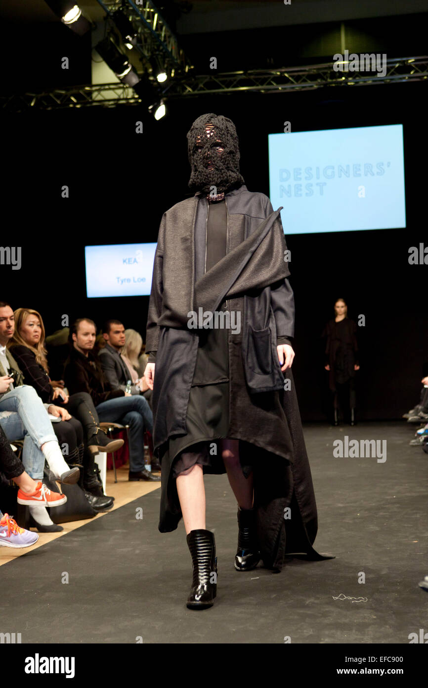 Copenhague, Danemark. 30Th Jan, 2015. Au Nid des designers award show à Copenhague design scandinave les élèves de écoles de mode présente leur meilleurs créations sur la piste. Ici c'est un dessin par Tire Loe, KEA, le Danemark Crédit : OJPHOTOS/Alamy Live News Banque D'Images
