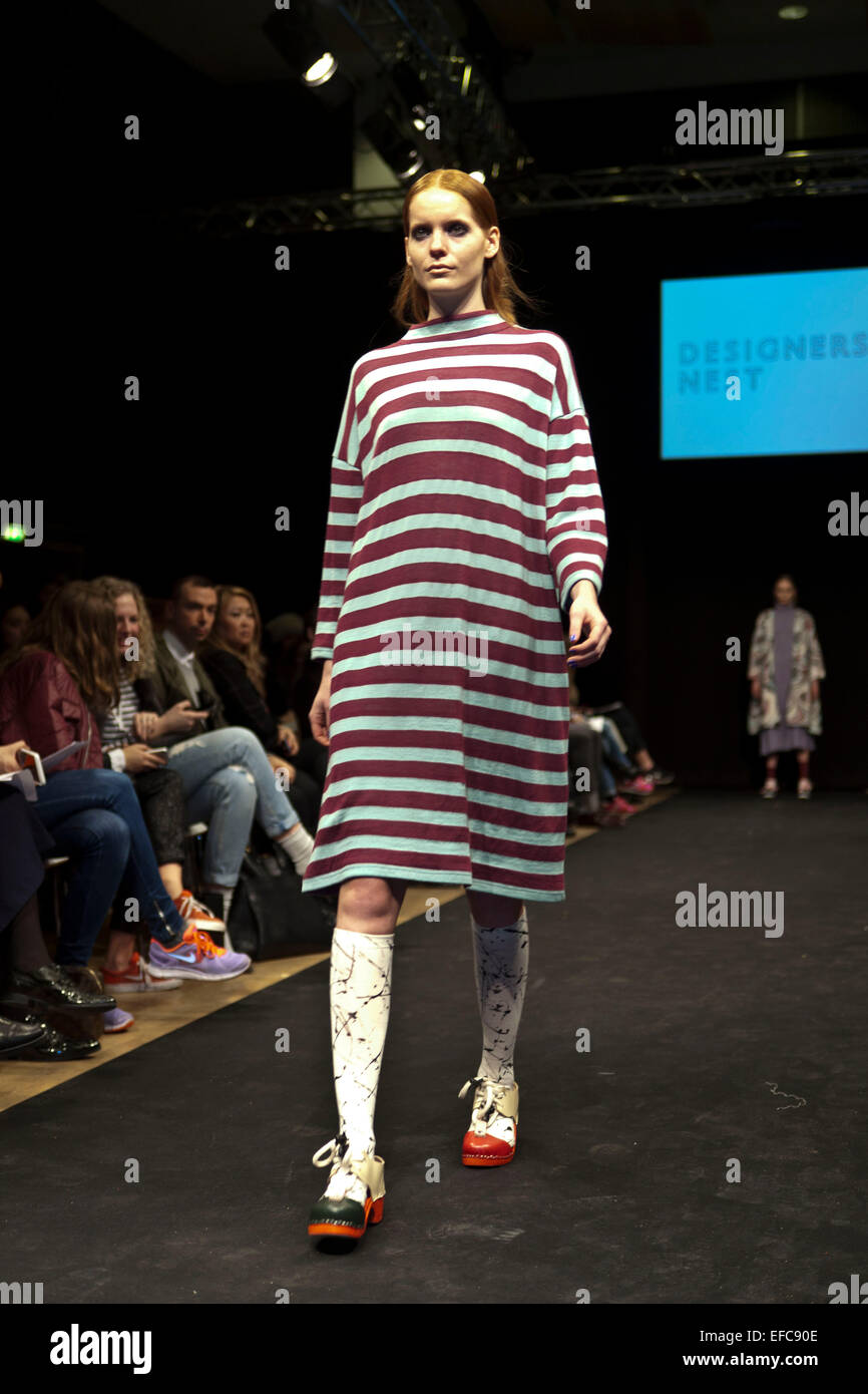 Copenhague, Danemark. 30Th Jan, 2015. Au Nid des designers award show à Copenhague design scandinave les élèves de écoles de mode présente leur meilleurs créations sur la piste. Ici c'est un dessin par Anne Werner, KEA, le Danemark Crédit : OJPHOTOS/Alamy Live News Banque D'Images