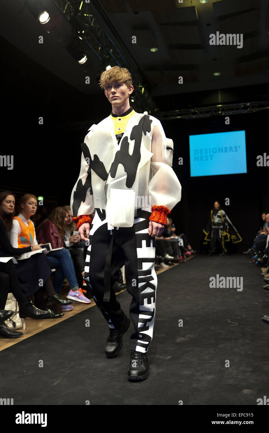 Copenhague, Danemark. 30Th Jan, 2015. Au Nid des designers award show à Copenhague design scandinave les élèves de écoles de mode présente leur meilleurs créations sur la piste. Ici c'est un dessin par Diana Dovgialo, TEKO, Danemark Crédit : OJPHOTOS/Alamy Live News Banque D'Images