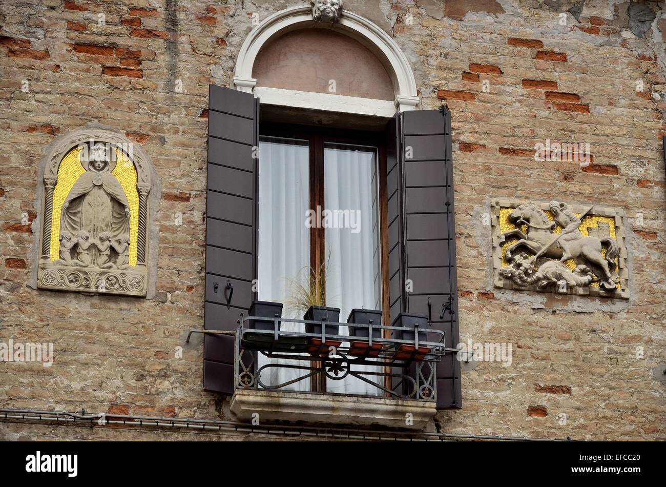 Vieux bâtiments typiques de Venise. Banque D'Images