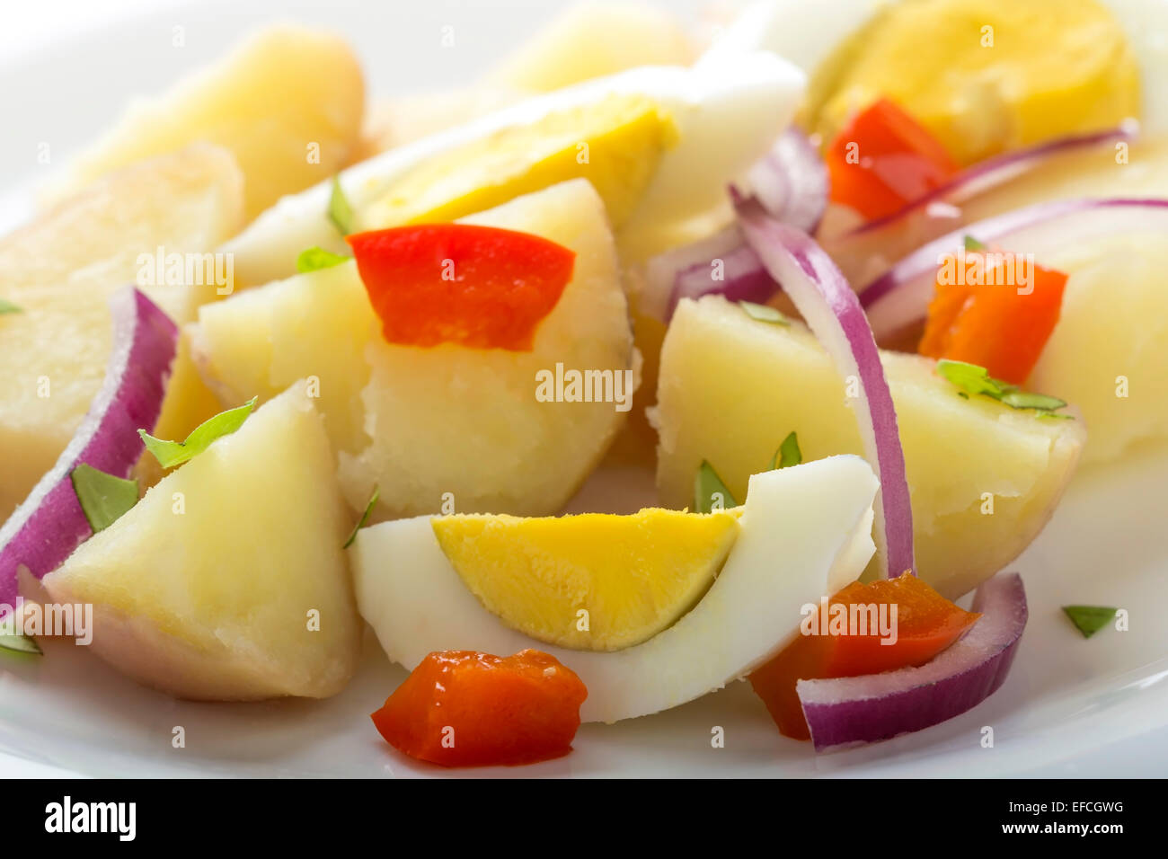 Close up de la salade de pommes de terre avec des oeufs Banque D'Images