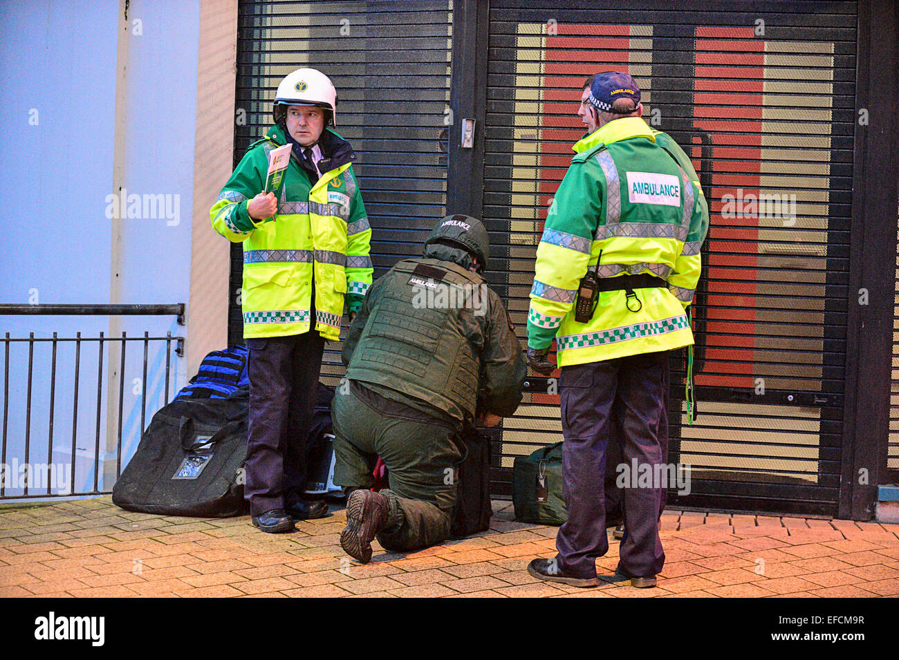 Alerte de sécurité à l'équipage Amublance à Londonderry (Derry) L'Irlande du Nord Banque D'Images