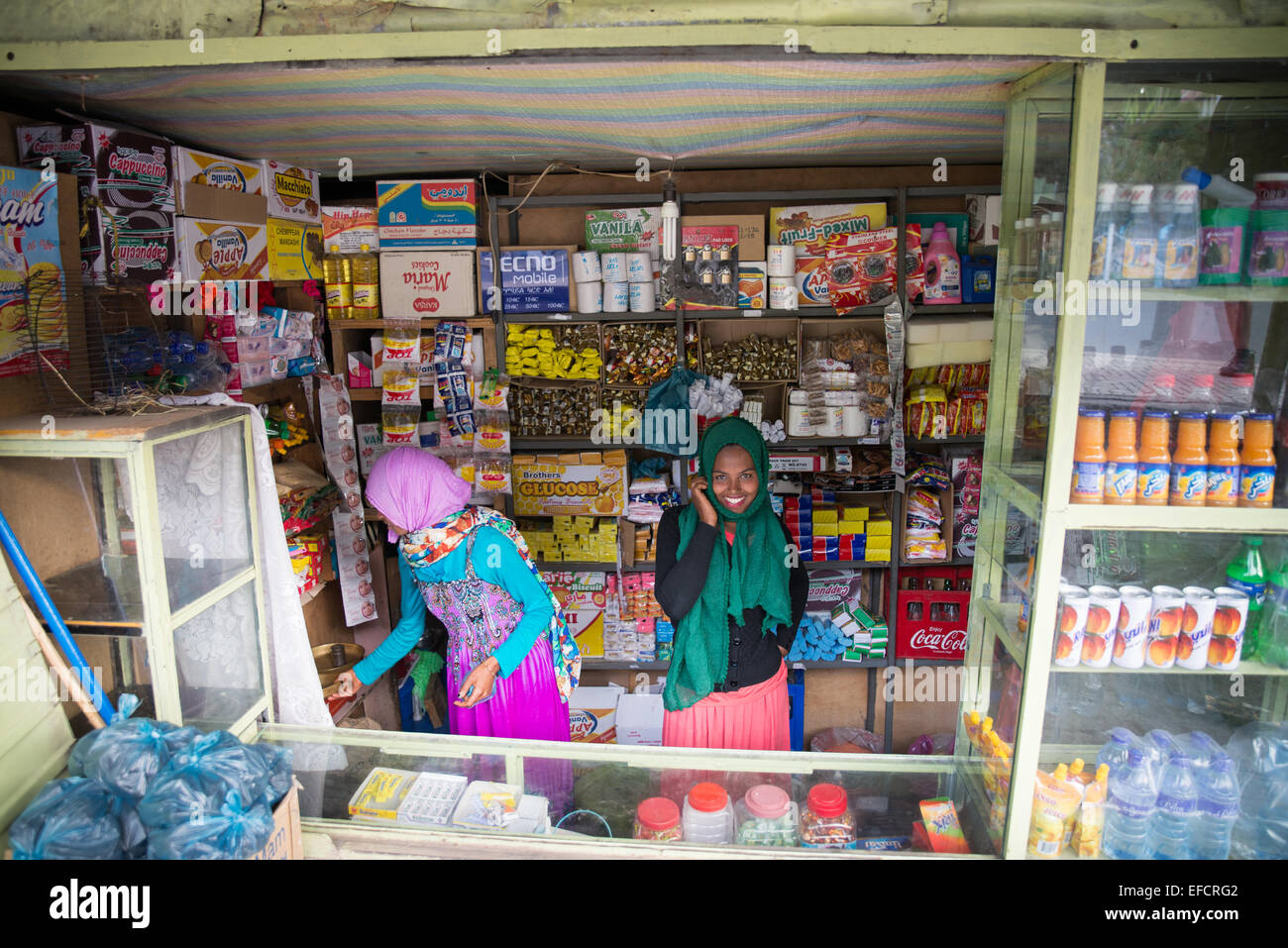 Vendeur local dans le marché, l'Éthiopie, d'Axoum, l'Afrique. Banque D'Images