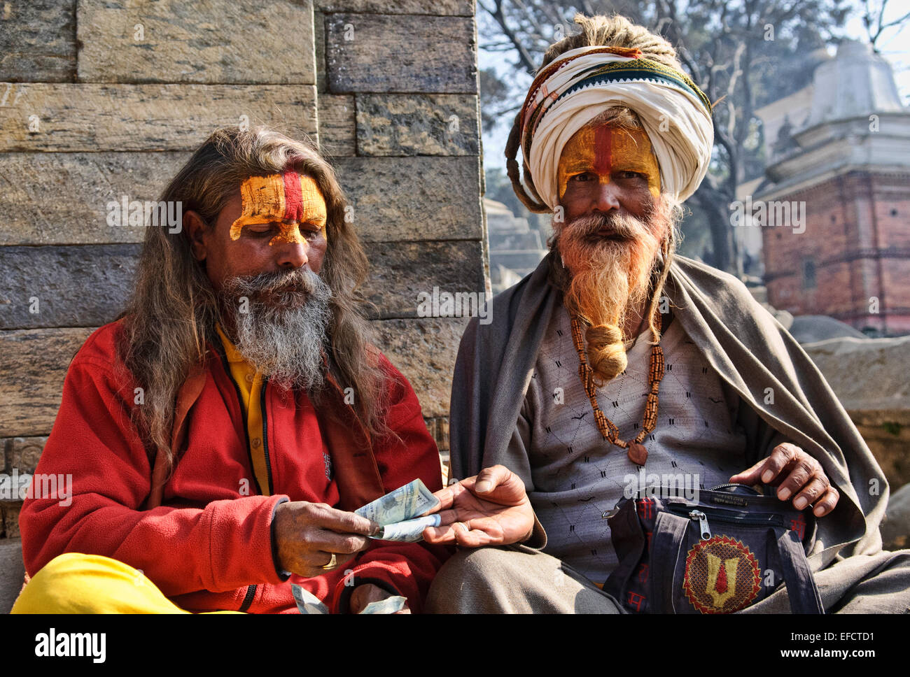 Ou Sadhus saint homme à Pashupatinath à Katmandou, Népal Banque D'Images