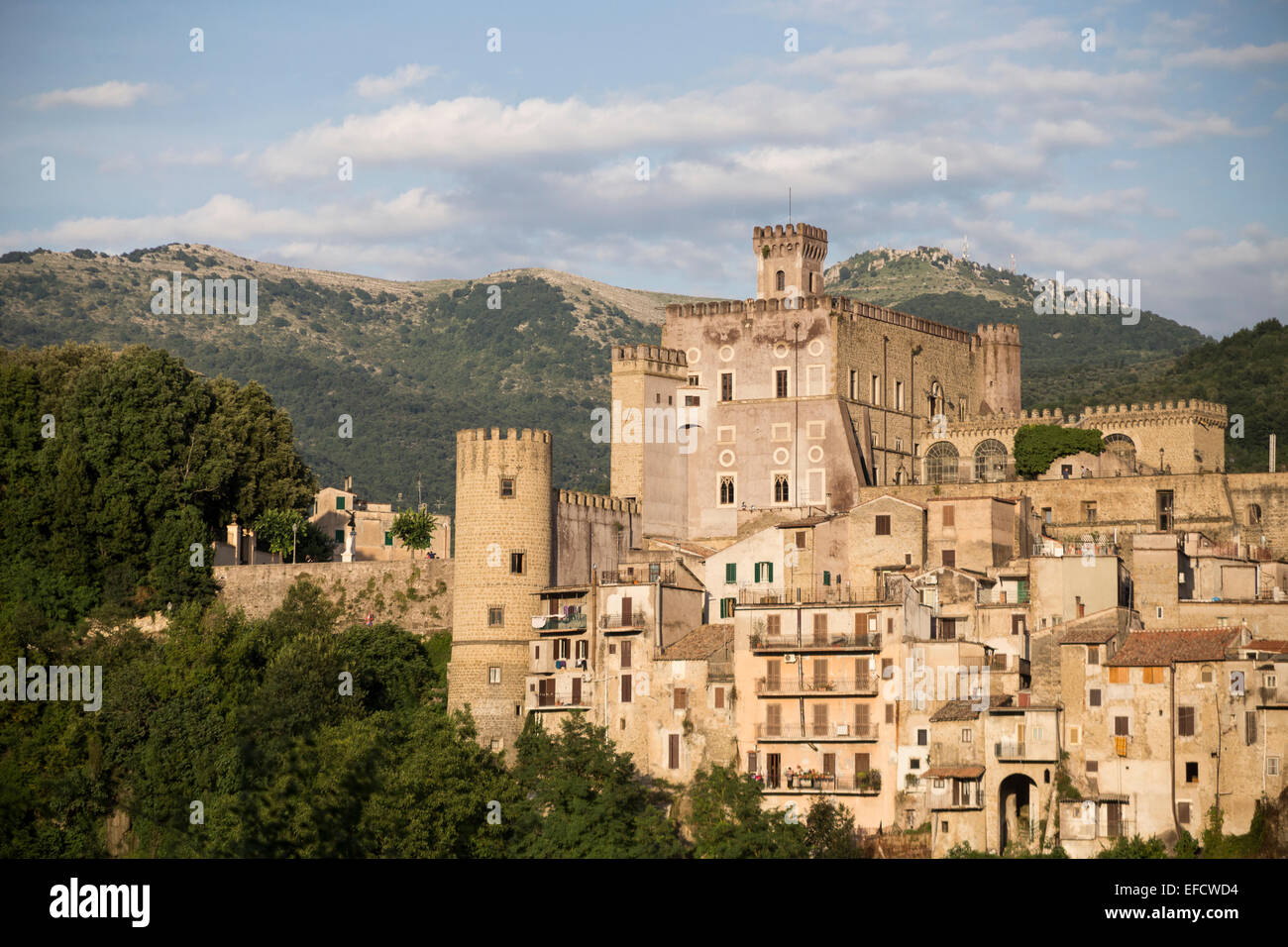 Une fenêtre de Brancaccio Castello San Gregorio da Sassola, Rome, Italie Banque D'Images