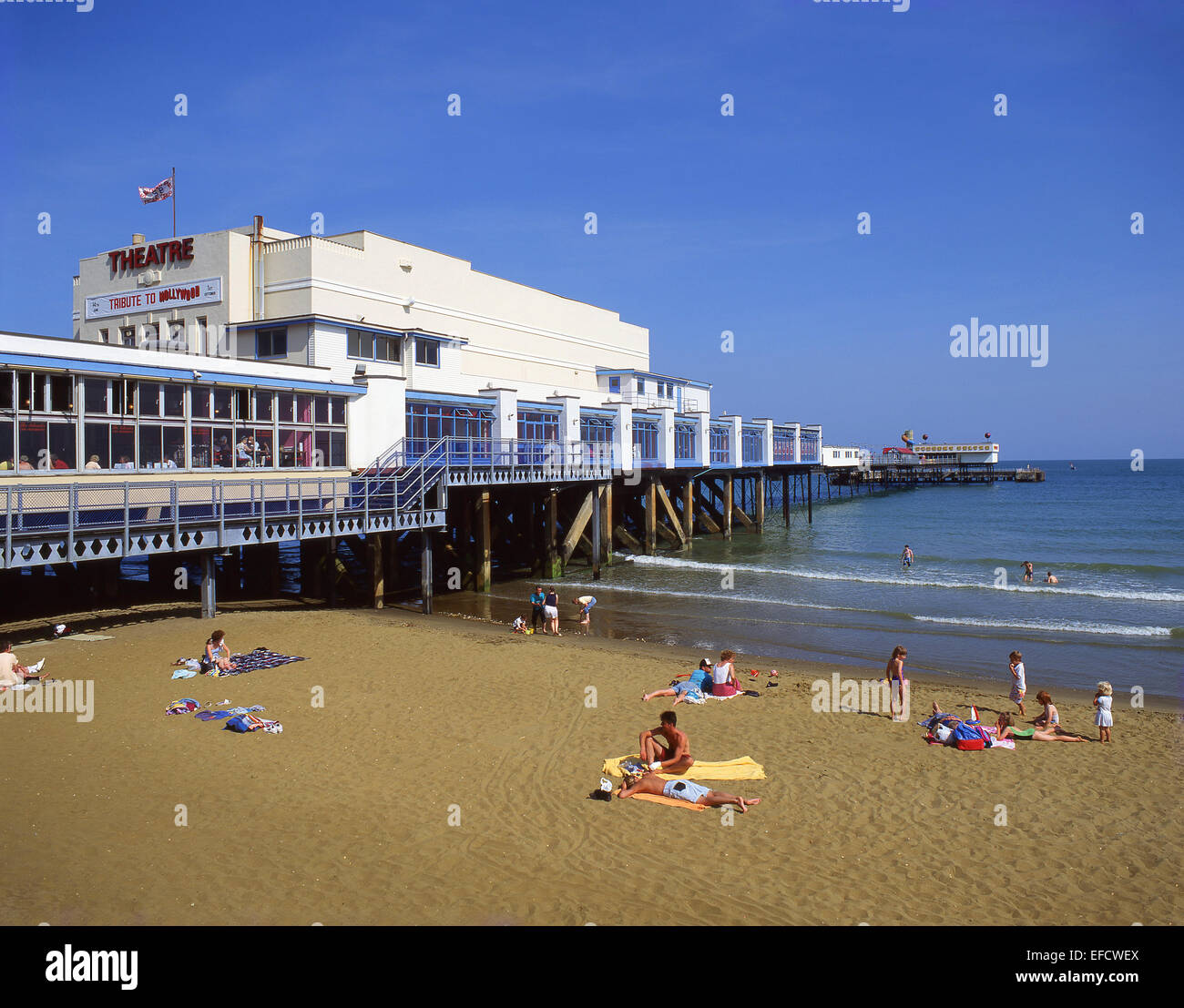 Plage et jetée, Sandown, Isle of Wight, Angleterre, Royaume-Uni Banque D'Images