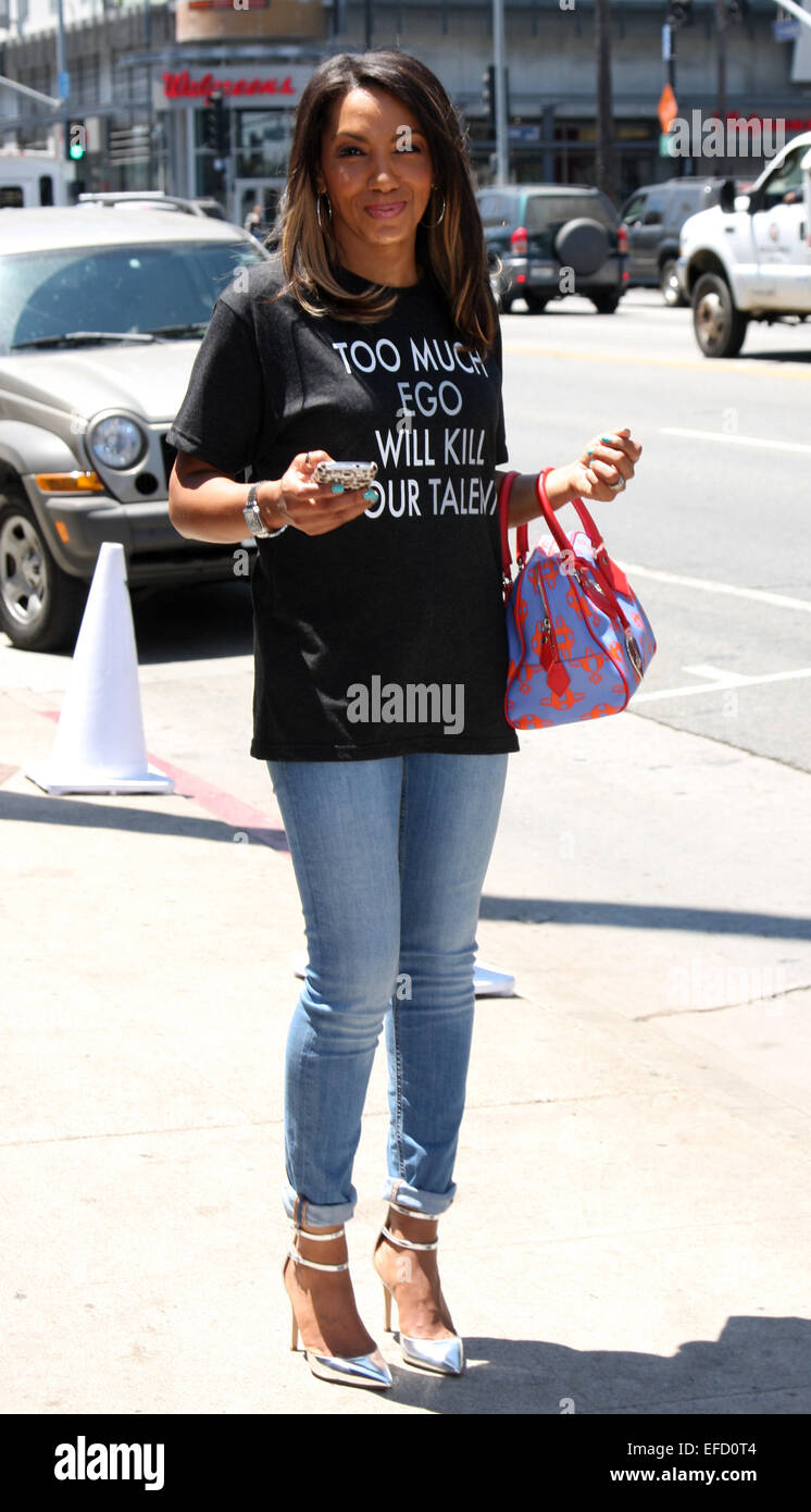 Arthel Neville dehors et environ sur Sunset Boulevard avec son mari, Taku Hirano comprend : Arthel Neville Où : Los Angeles, California, United States Quand : 29 Oct 2014 Banque D'Images