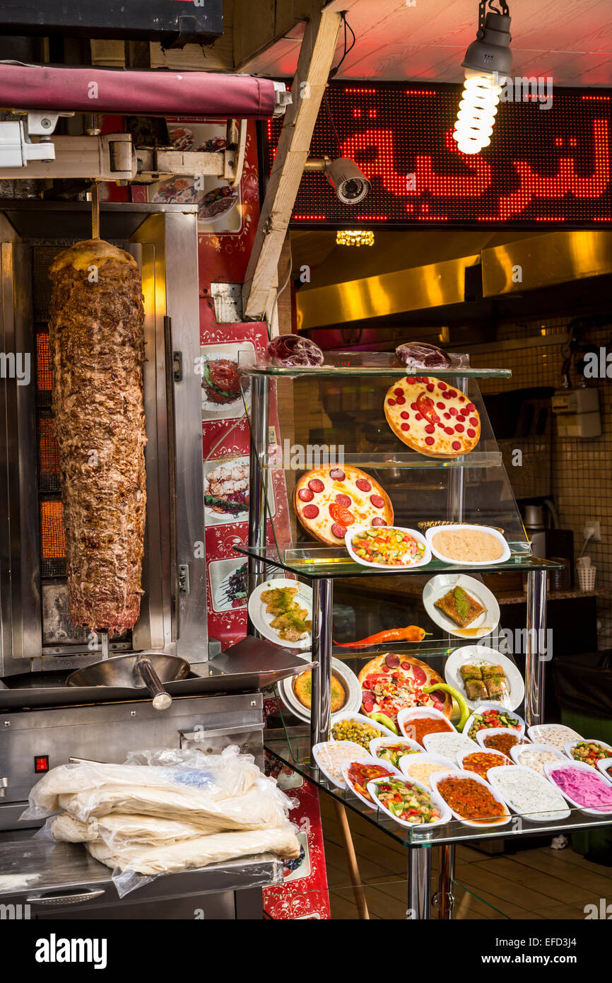 Un petit restaurant fast food restaurant sur la rue à Sultanahmet, Istanbul, Turquie, en Eurasie. Banque D'Images
