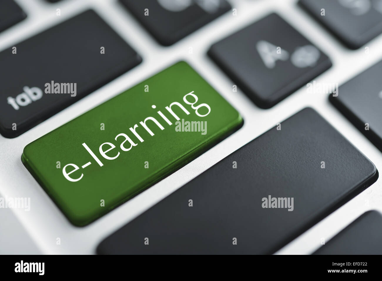 Concepts de l'E-learning, pour l'apprentissage sur ordinateur, avec un message sur la touche Entrée du clavier. Banque D'Images