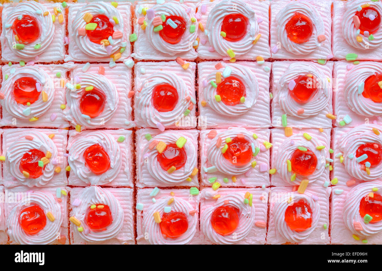 Gâteau aux fraises gâteau avec sprinkles Banque D'Images