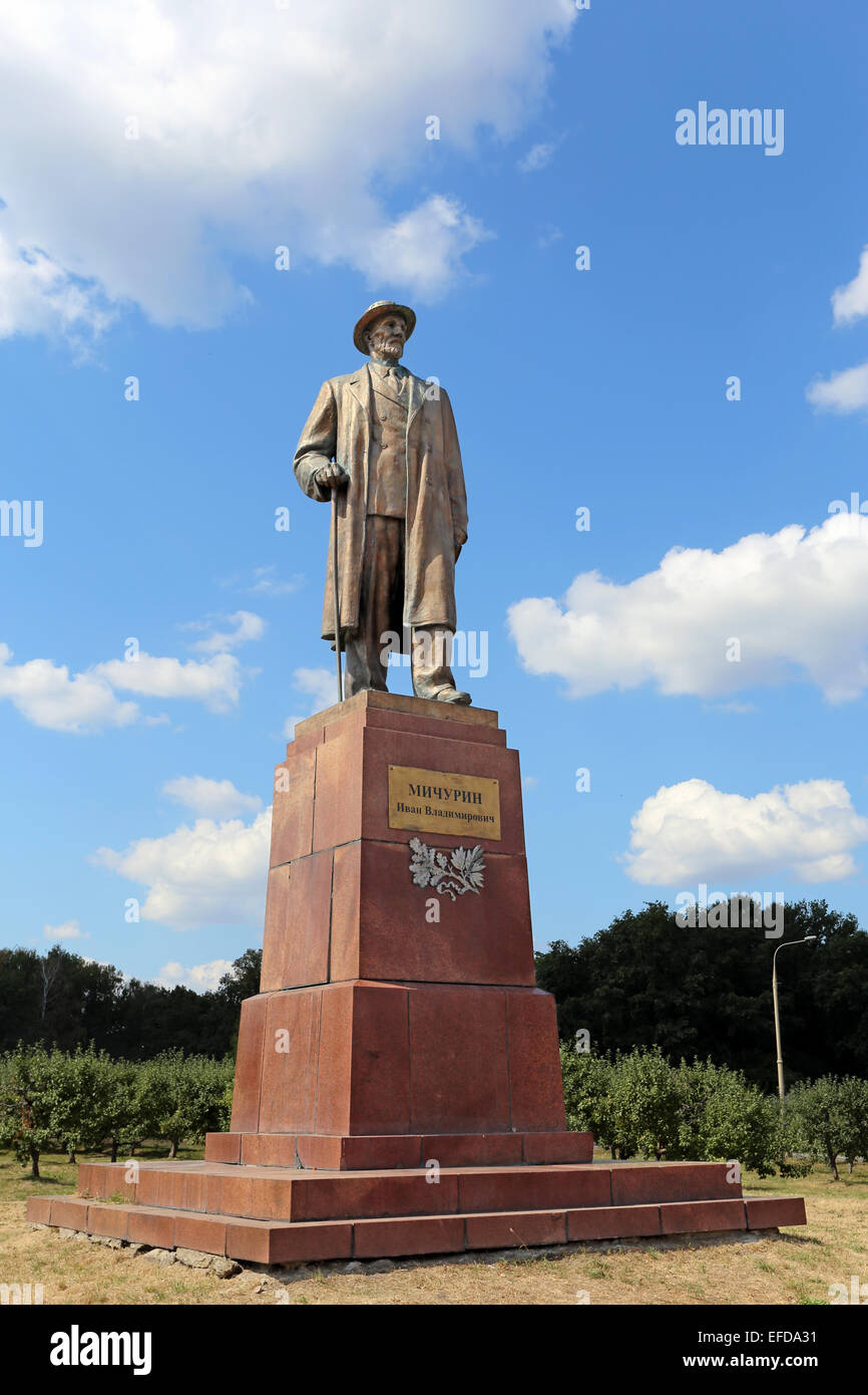 Monument à Ivan Michurin biologiste russe et éleveur, photographié libre contre le ciel Banque D'Images