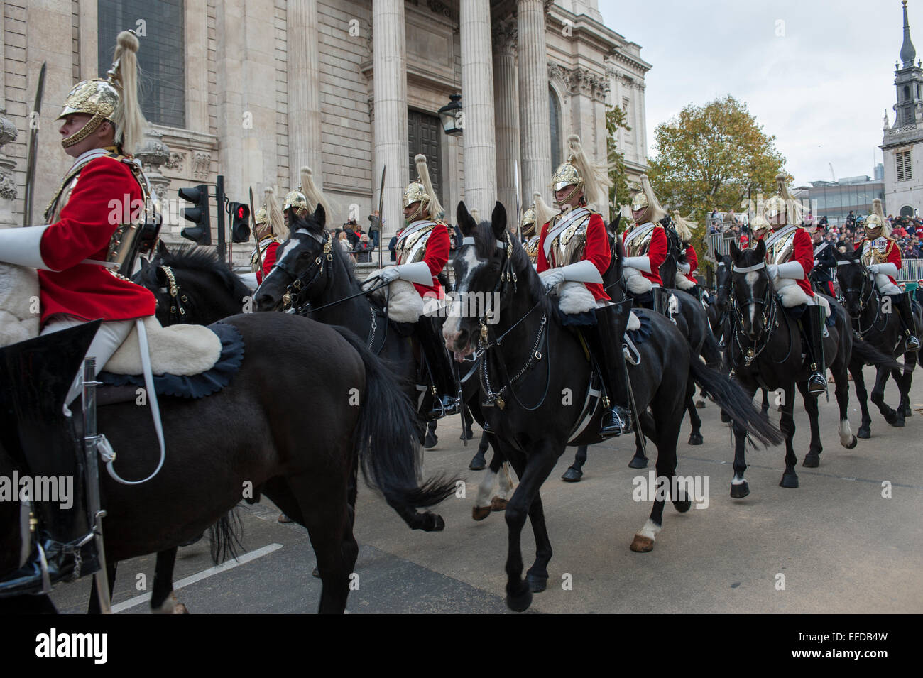 Division de la montée de la Household Cavalry régiment monté sur le Lord Mayors Show procession dans la ville de Londres, 2014 Banque D'Images