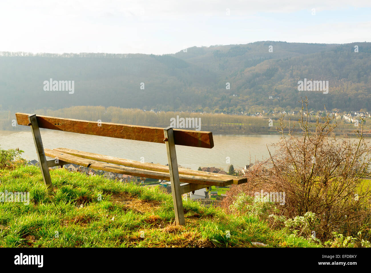 Image conceptuelle d'un banc avec vue sur la vallée du Rhin en Allemagne Banque D'Images