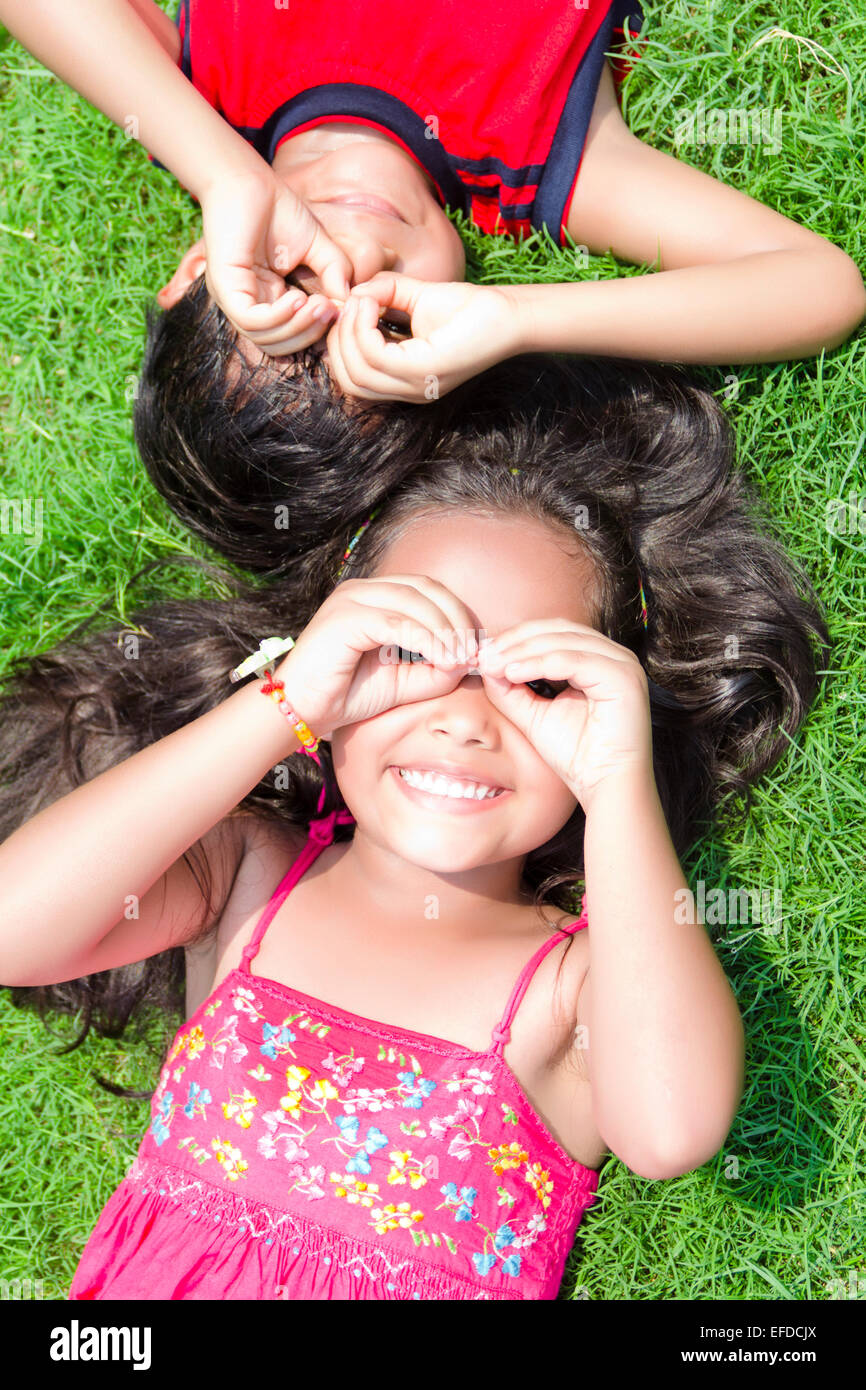 Les enfants indiens 2 Pique-nique ami Park Banque D'Images