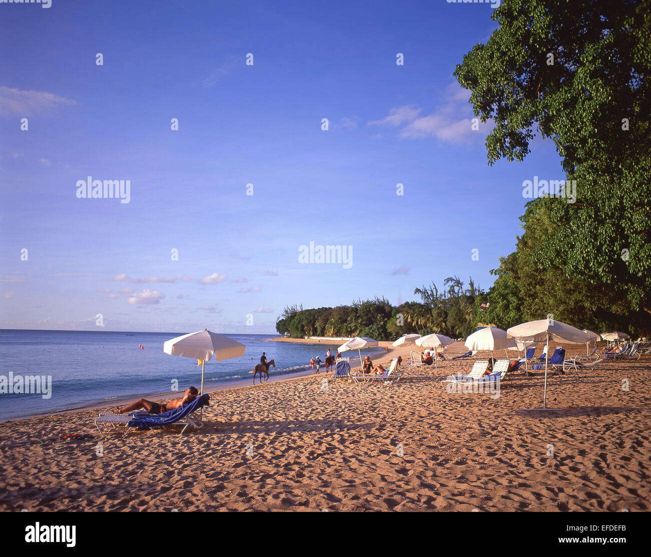 Plage de Sandy Lane au coucher du soleil, de la paroisse Saint James, Barbade, Lesser Antilles, Caribbean Banque D'Images