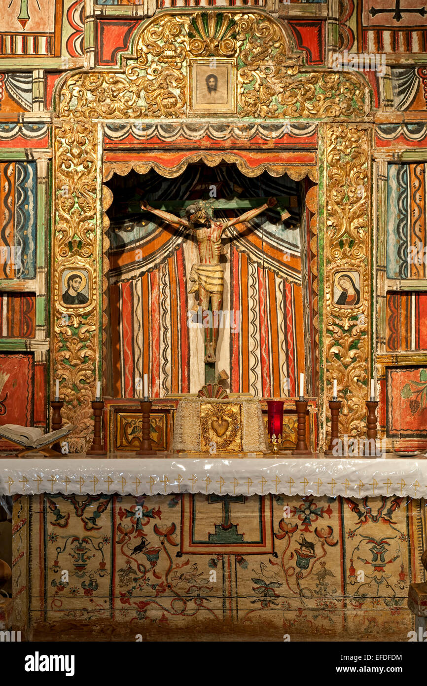 Autel et retable (retable), Sanutario de Chimayó Chimayo, Nouveau Mexique, USA Banque D'Images