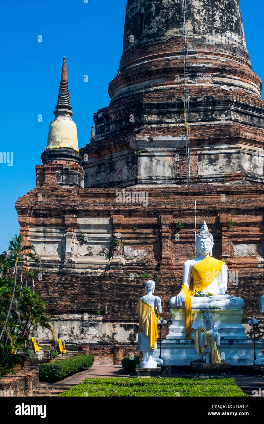 L'Asie. La Thaïlande, Phra Nakhon Si Ayutthaya, ancienne capitale du Siam. Wat Yai Chai Mongkhon. Statue de Bouddha. Banque D'Images