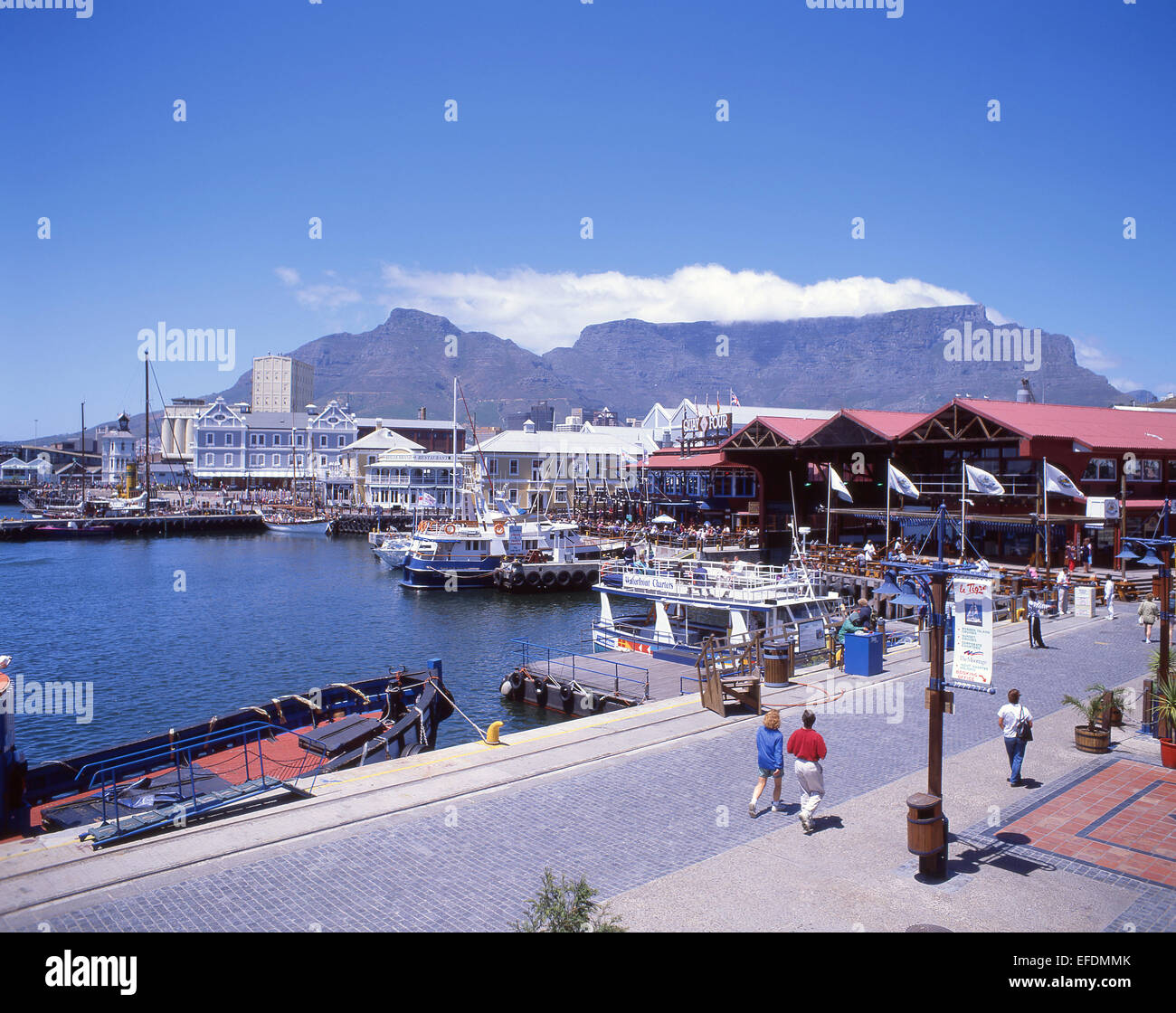 Victoria & Albert Waterfront montrant Table Mountain, Cape Town, Western Cape, Afrique du Sud Banque D'Images