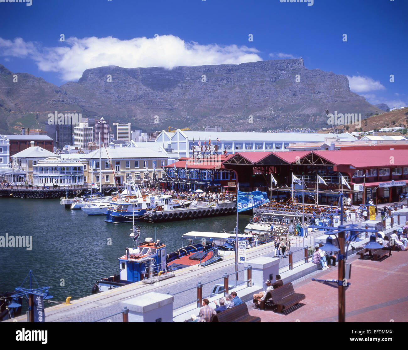 Victoria & Albert Waterfront montrant Table Mountain, Cape Town, Western Cape, Afrique du Sud Banque D'Images