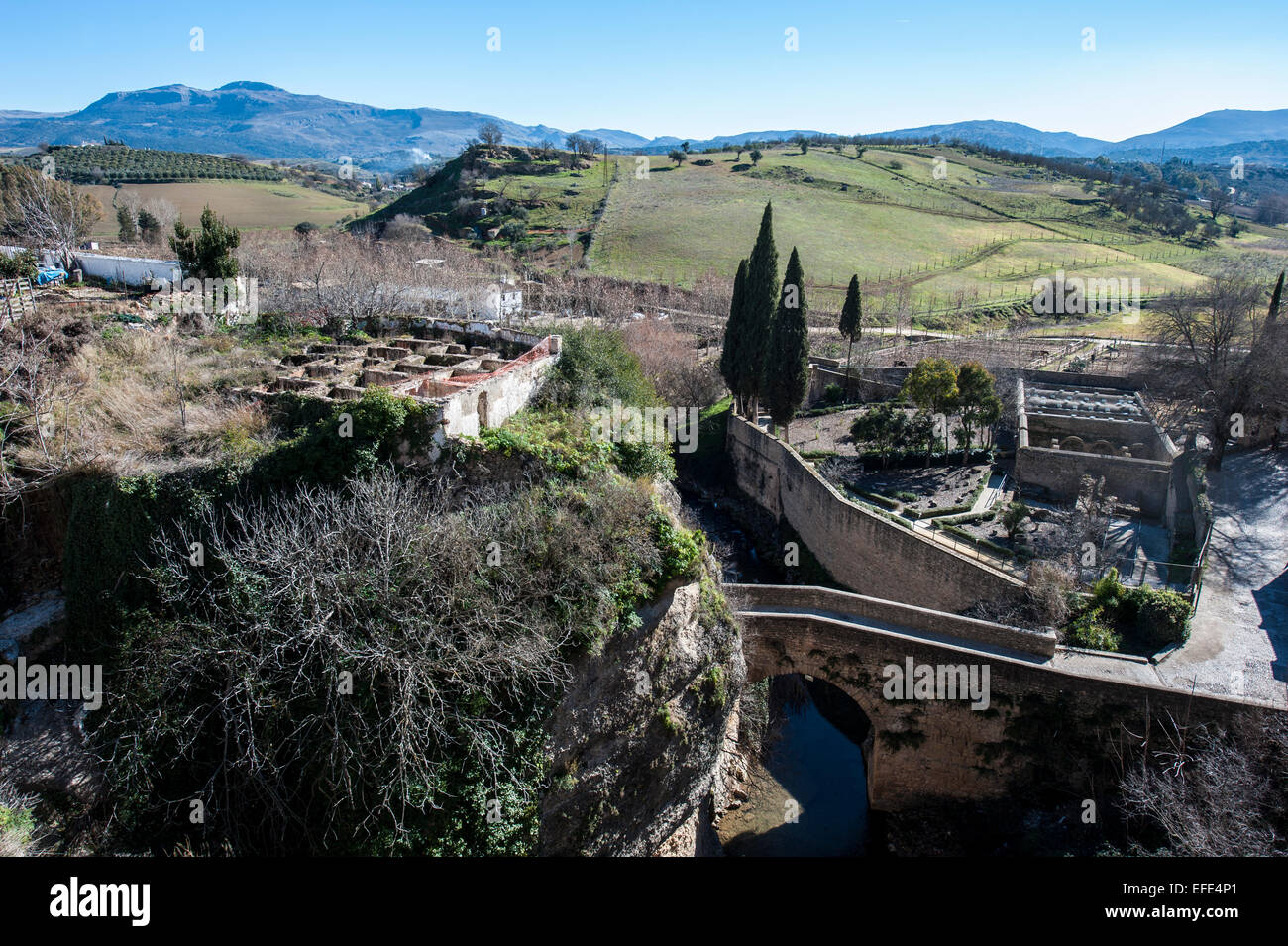 Le pont et les bains arabes arabes à Ronda, Andalousie, espagne. Banque D'Images