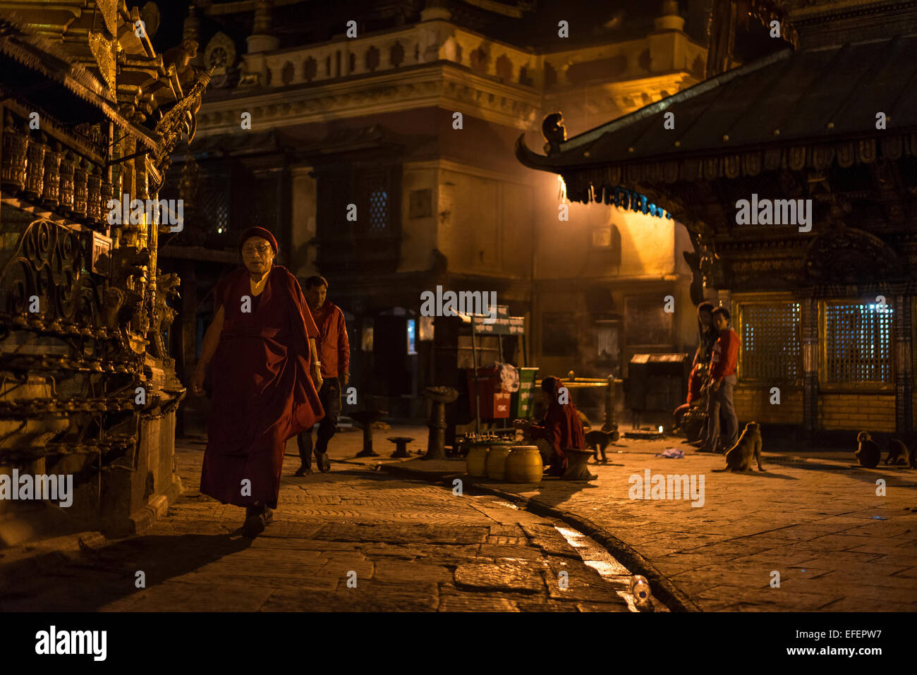Moine à Swayambhunath Banque D'Images Moine à Swayambhunath Banque D'Images