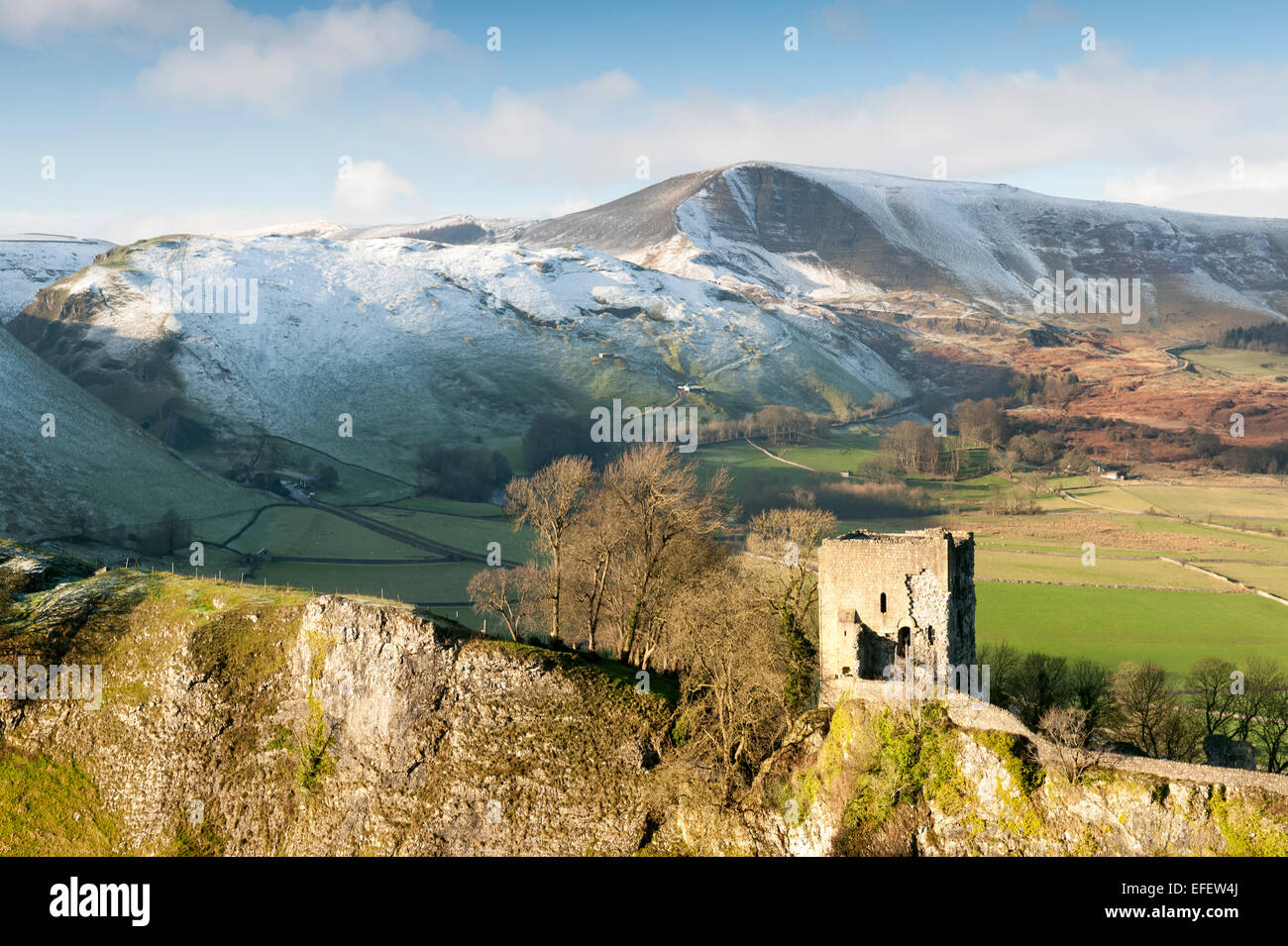 Château de Peveril et le grand Ridge en hiver, parc national de Peak District, Derbyshire Banque D'Images